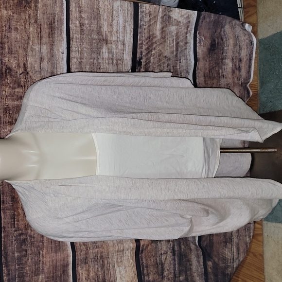 Cute Top - Picture 1 of 4